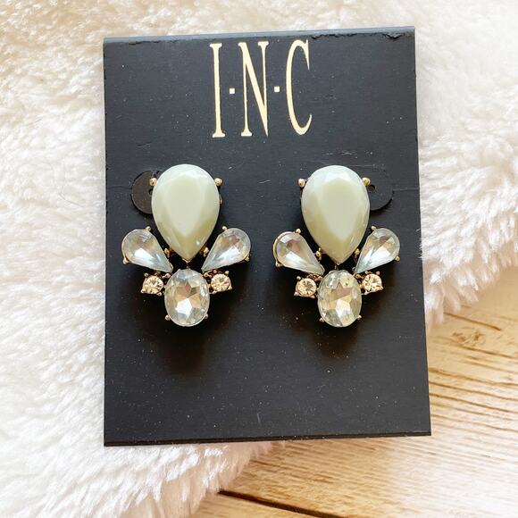 INC Large Cluster Rhinestone Stud Earrings Silver Tone Light Green Clear New - Picture 2 of 7